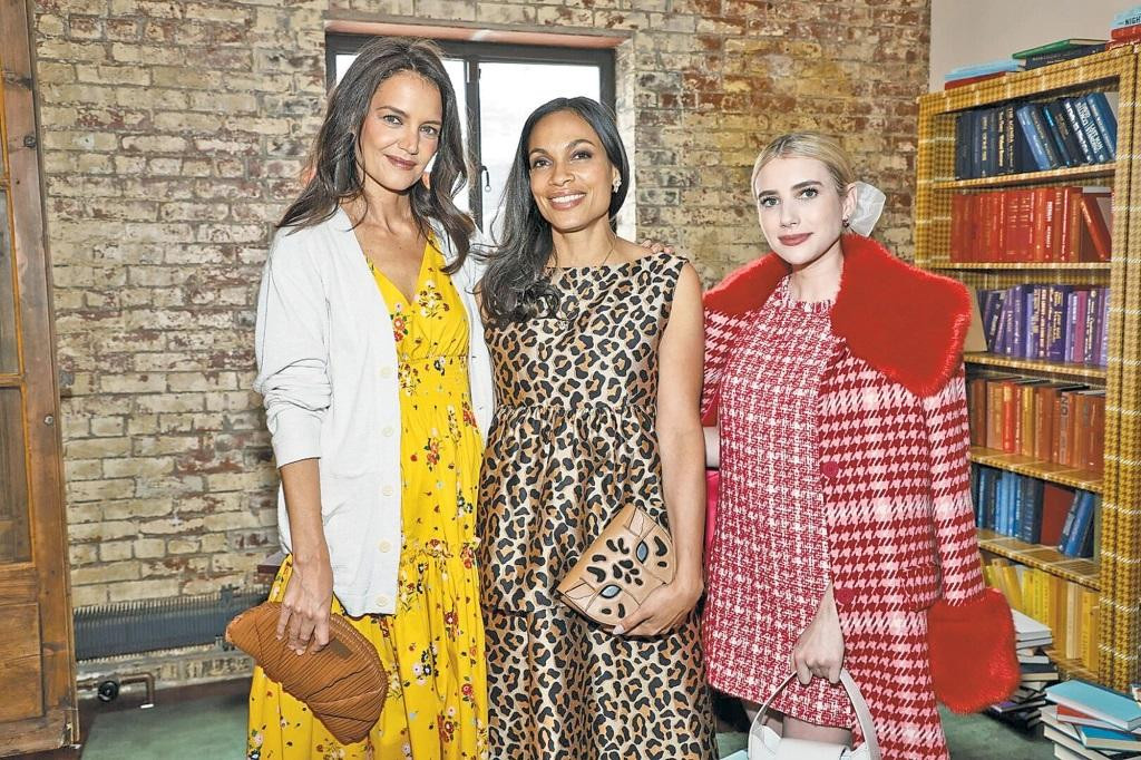 Katie Holmes, Rosario Dawson và Emma Roberts (từ trái sang) hội ngộ tại sự kiện thời trang của thương hiệu Kate Spade New York. Katie Holmes, Rosario Dawson và Emma Roberts (từ trái sang) hội ngộ tại sự kiện thời trang của thương hiệu Kate Spade New York.