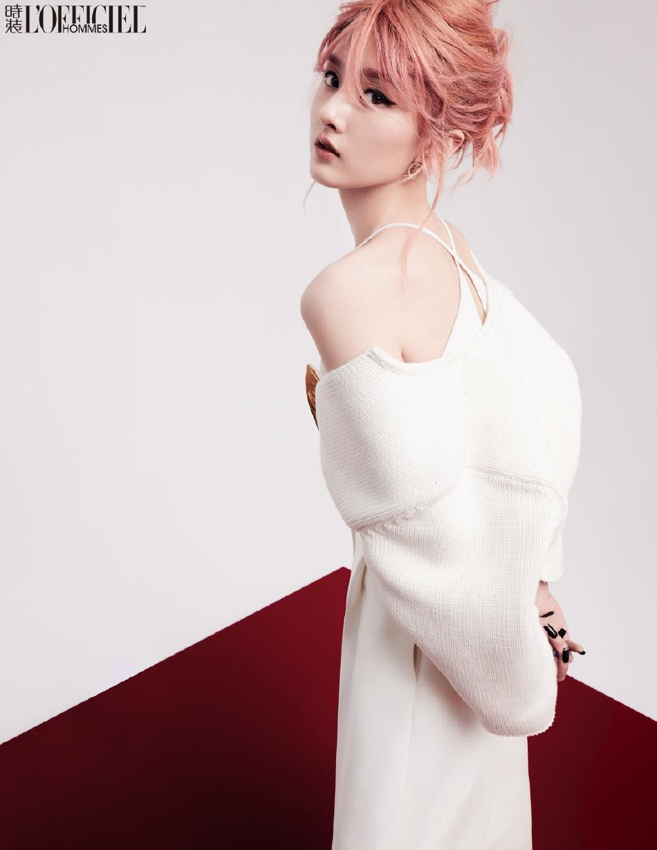 Sau thời gian tạm ngừng diễn xuất để sang Mỹ du học, Tống Tổ Nhi tái xuất vào năm 2016, khiến C-biz ngỡ ngàng với màn "dậy thì thành công".