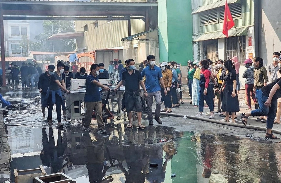 Doanh nghiệp xảy ra hỏa hoạn có 100% vốn Hàn Quốc. Gần 3.000 công nhân của doanh nghiệp được tạm thời cho nghỉ làm.