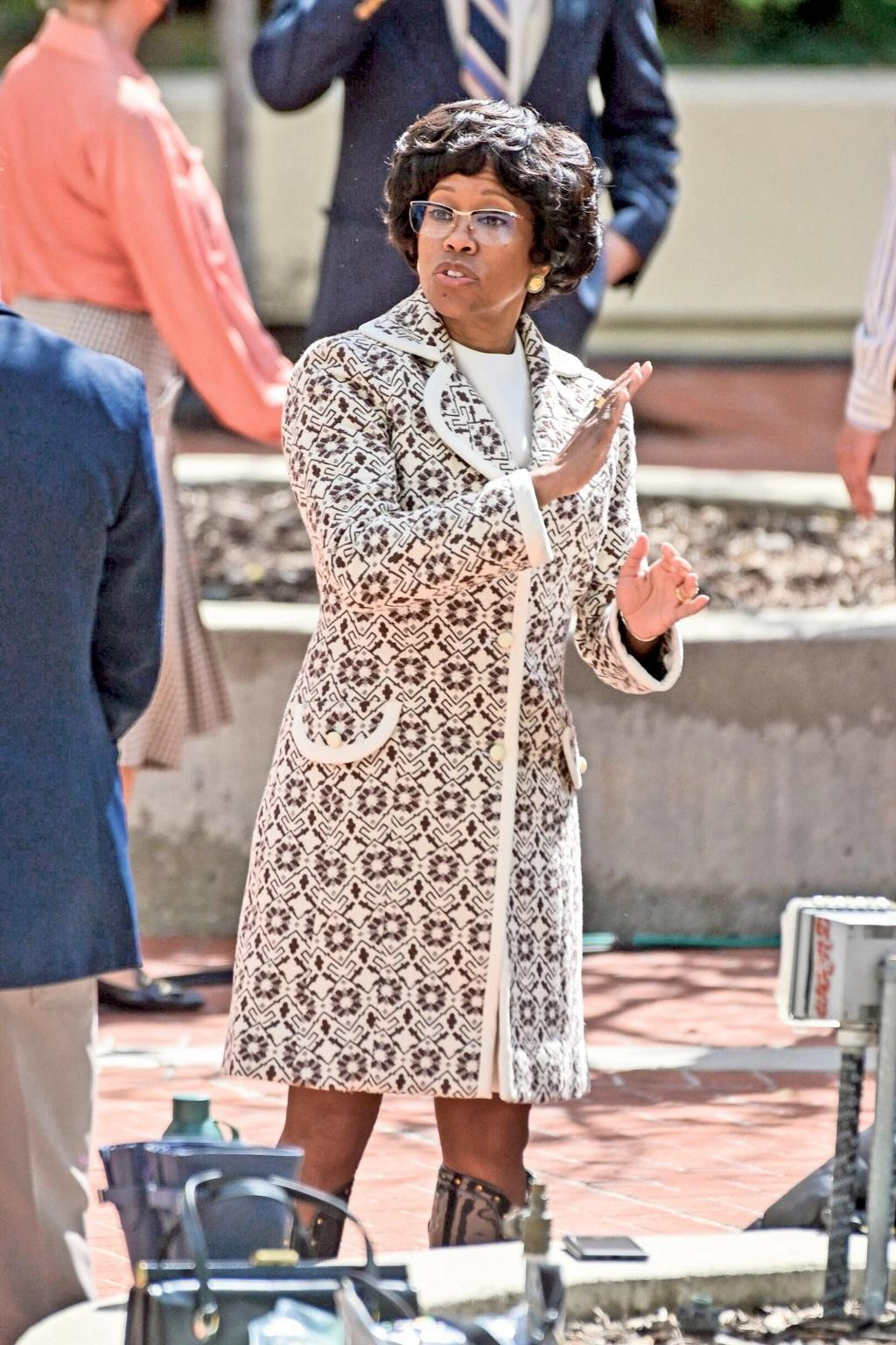 Sau cái chết bi thảm của con trai, Regina King trở lại phim trường với vai Shirley Chisholm, nữ nghị sĩ da màu đầu tiên của thành phố New York. Sau cái chết bi thảm của con trai, Regina King trở lại phim trường với vai Shirley Chisholm, nữ nghị sĩ da màu đầu tiên của thành phố New York.