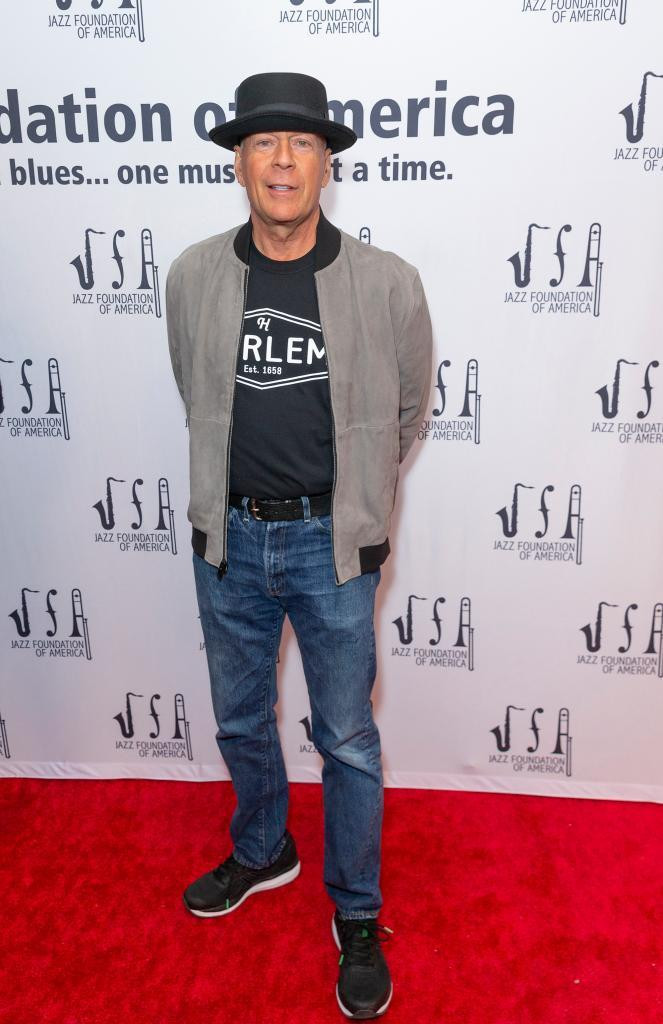 Bruce Willis giải nghệ do mắc chứng mất ngôn ngữ. Bruce Willis giải nghệ do mắc chứng mất ngôn ngữ.