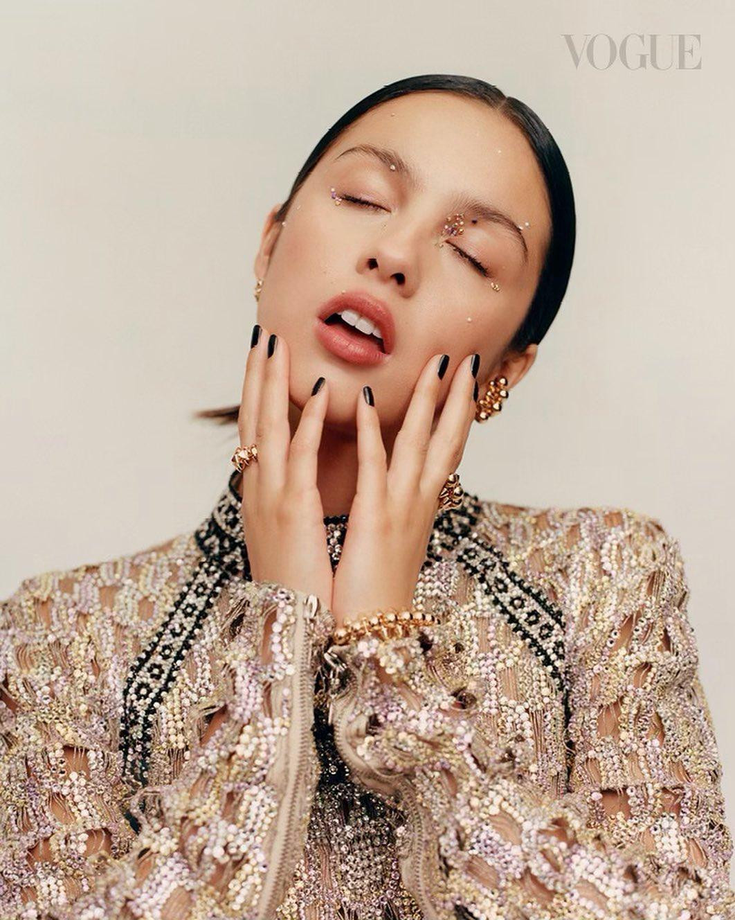 Năm 2019, Olivia đăng tải sáng tác “All I Want” (nhạc phim của “High School Musical”) và gây tiếng vang trên mạng xã hội với hơn 31 triệu lượt xem trên YouTube. Nhờ đó, cô được mời ký hợp đồng với hãng đĩa của Universal Music Group, đơn vị chủ quản của Taylor Swift, Madonna, Billie Eilish và Lady Gaga.