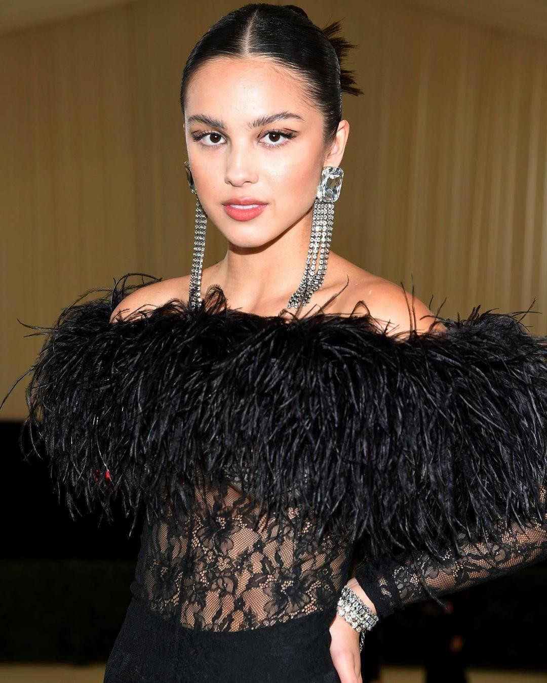 Cũng trong năm 2021, Olivia phát hành album đầu tay "SOUR". Sản phẩm âm nhạc này mang về cho cô “Album giọng Pop xuất sắc nhất”.