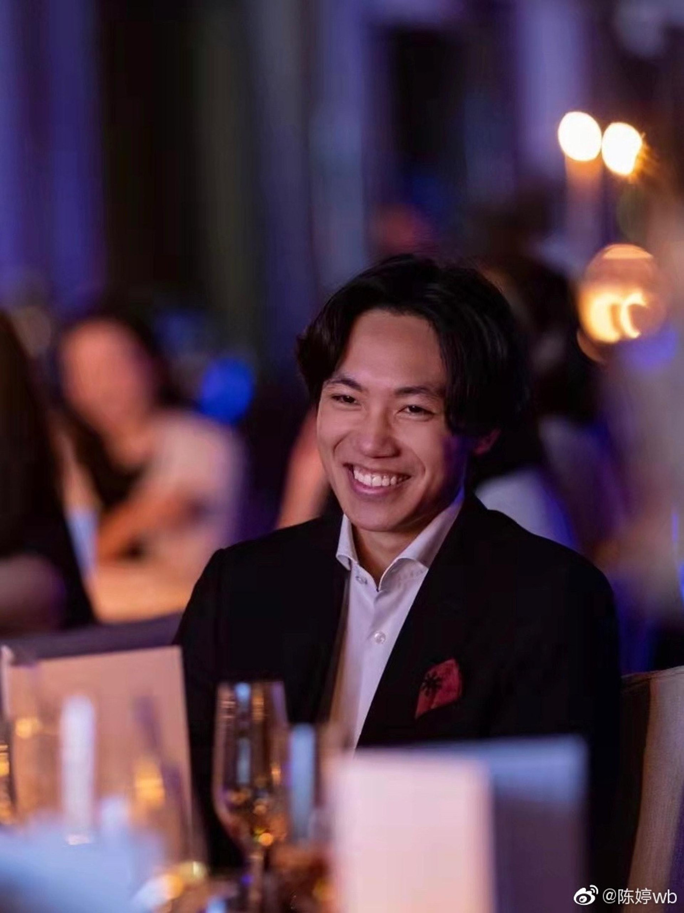 Con trai Trương Nghệ Mưu, Trương Nhất Đinh, có ngoại hình điển trai, rạng ngời. Con trai Trương Nghệ Mưu, Trương Nhất Đinh, có ngoại hình điển trai, rạng ngời.