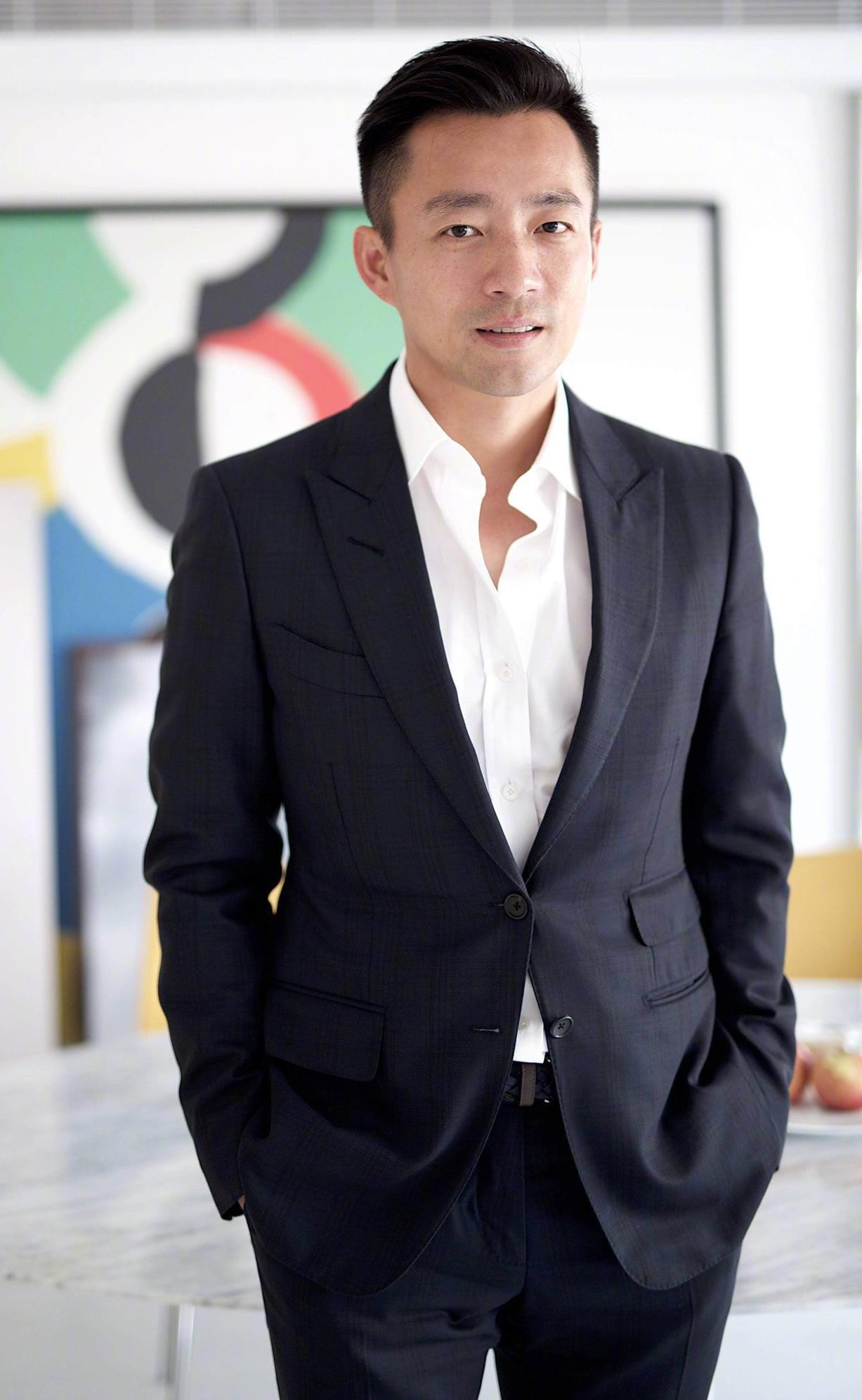 Dân mạng cho rằng, Uông Tiểu Phi không cam tâm vì vợ cũ sớm dứt tình.