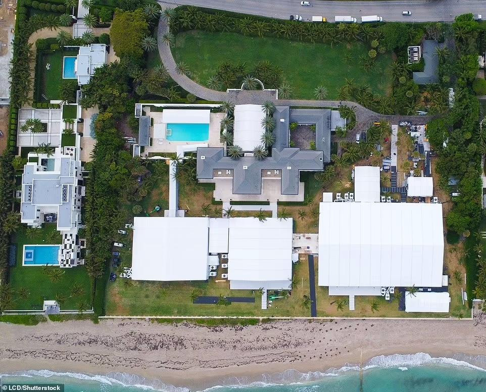 Đám cưới được những vị khách mô tả là "cộng đồng Miami gặp gỡ những người nổi tiếng Anh".