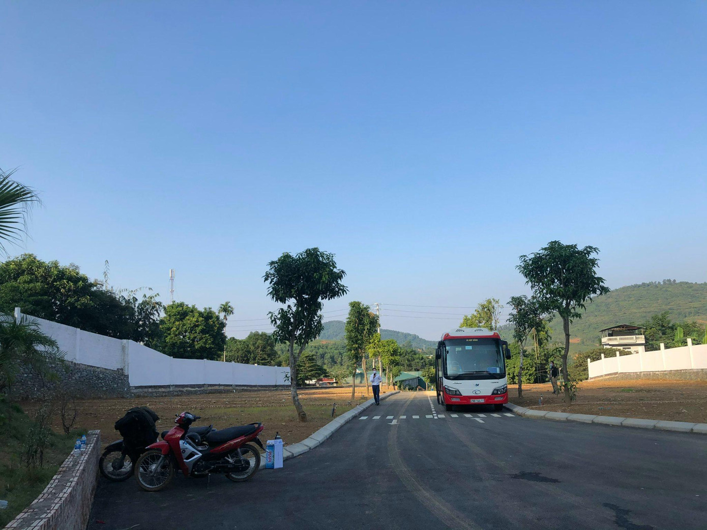 Vào cuối tuần, sàn giao dịch bất động sản WonHomes tổ chức các đoàn xe khách đưa khách xuống xem dự án. Vào cuối tuần, sàn giao dịch bất động sản WonHomes tổ chức các đoàn xe khách đưa khách xuống xem dự án.