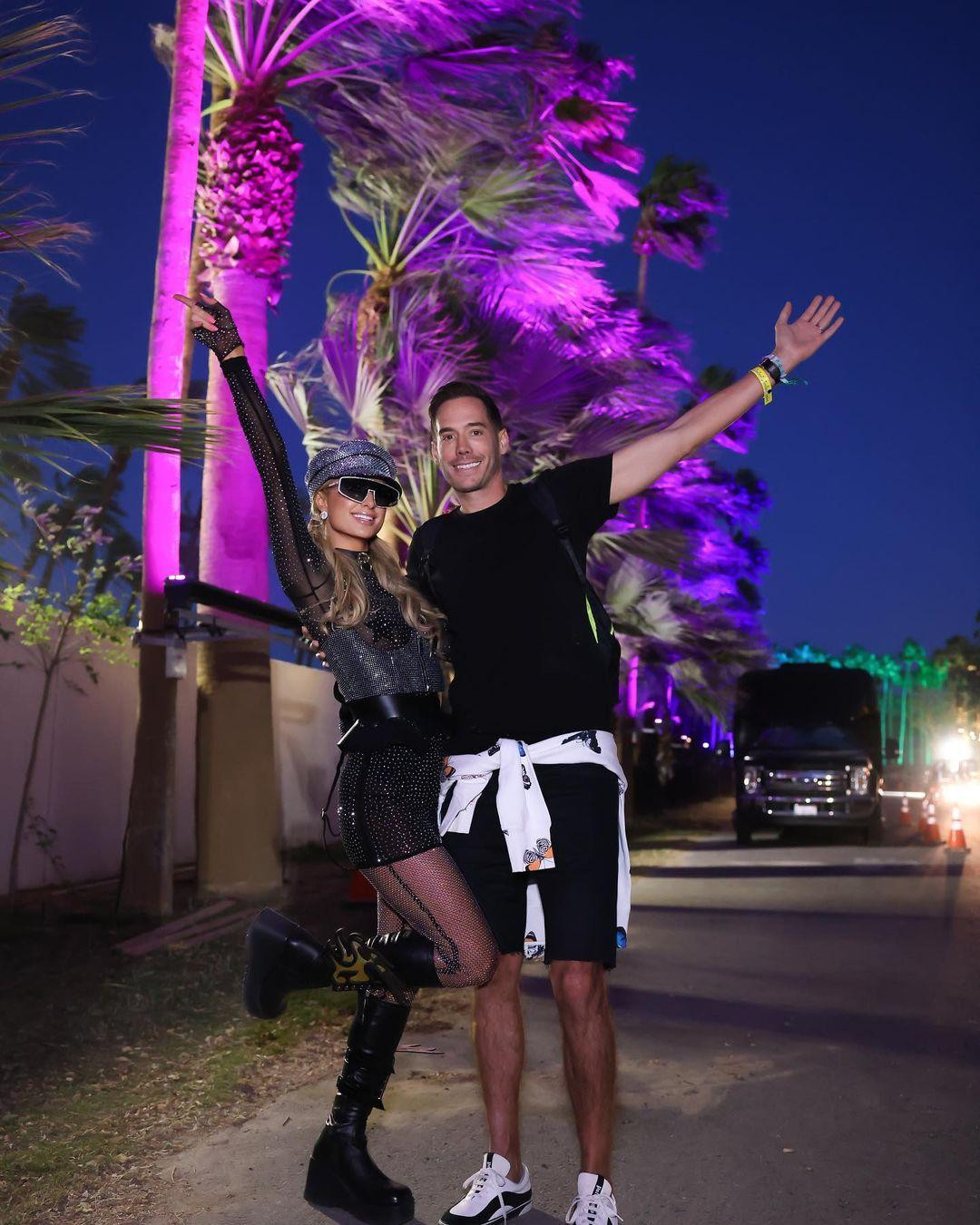 Bạn đồng hành của cô vẫn là ông xã bằng tuổi. Doanh nhân sinh năm 1981 ưu tiên trang phục cơ bản, khỏe khoắn.