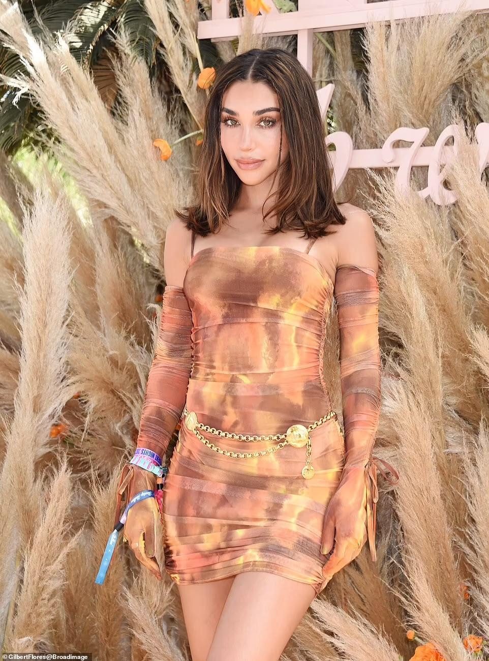 Tình cũ Justin Bieber, DJ Chantel Jeffries, đầy cuốn hút.