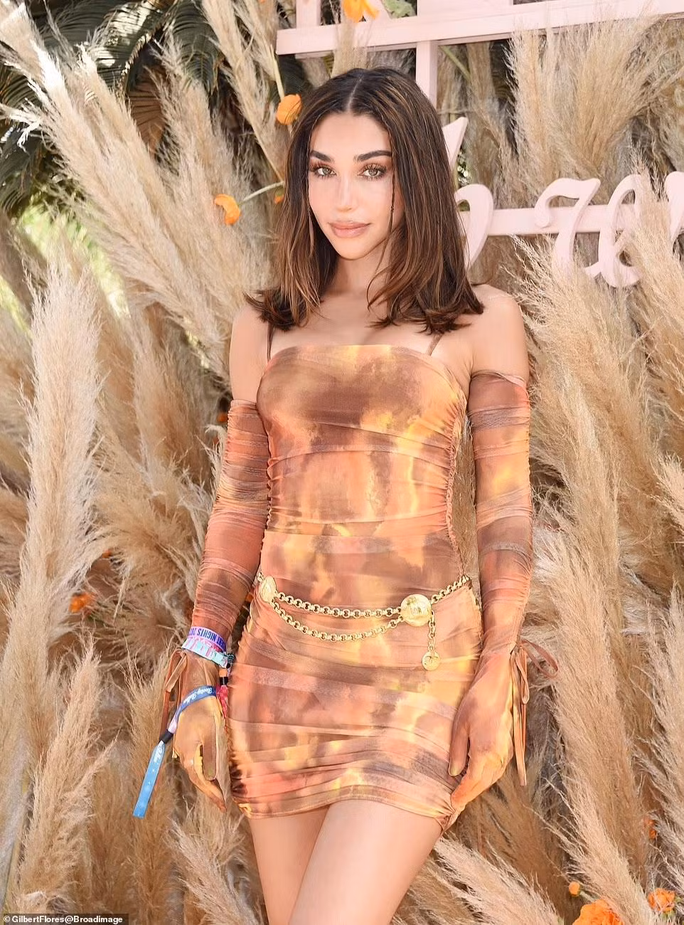Tình cũ Justin Bieber, DJ Chantel Jeffries, đầy cuốn hút.