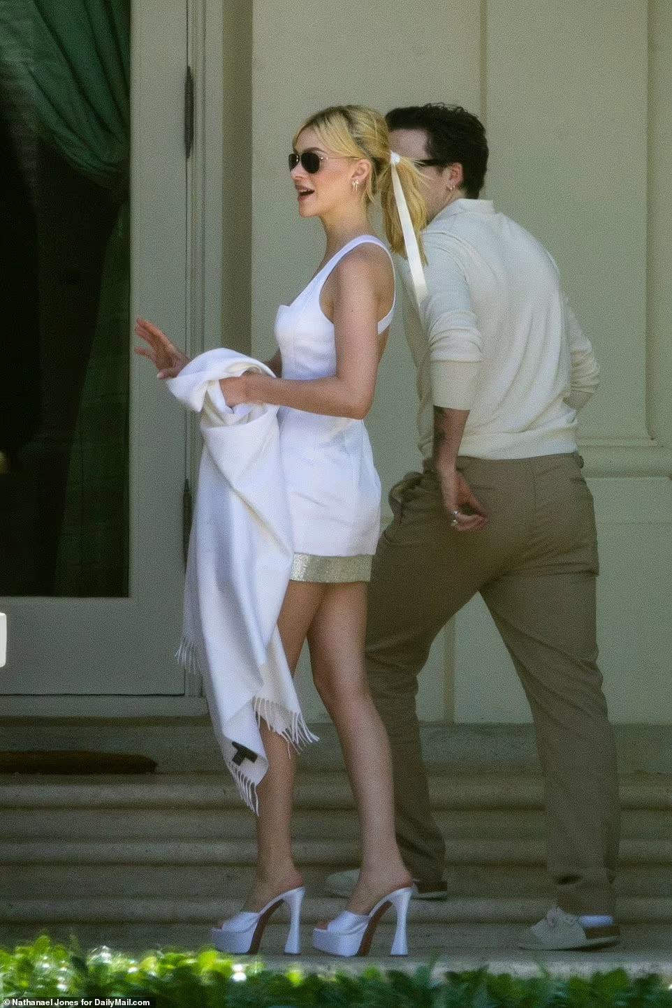 Sau hôn lễ riêng tư vào ngày 9/4, Brooklyn và Nicola đã lộ diện lần đầu tiên trong bữa sáng muộn tại dinh thự hơn 103 triệu USD của cha cô dâu, tỷ phú Nelson Peltz, ở Palm Beach, Florida, Mỹ, vào hôm Chủ nhật (10/4).