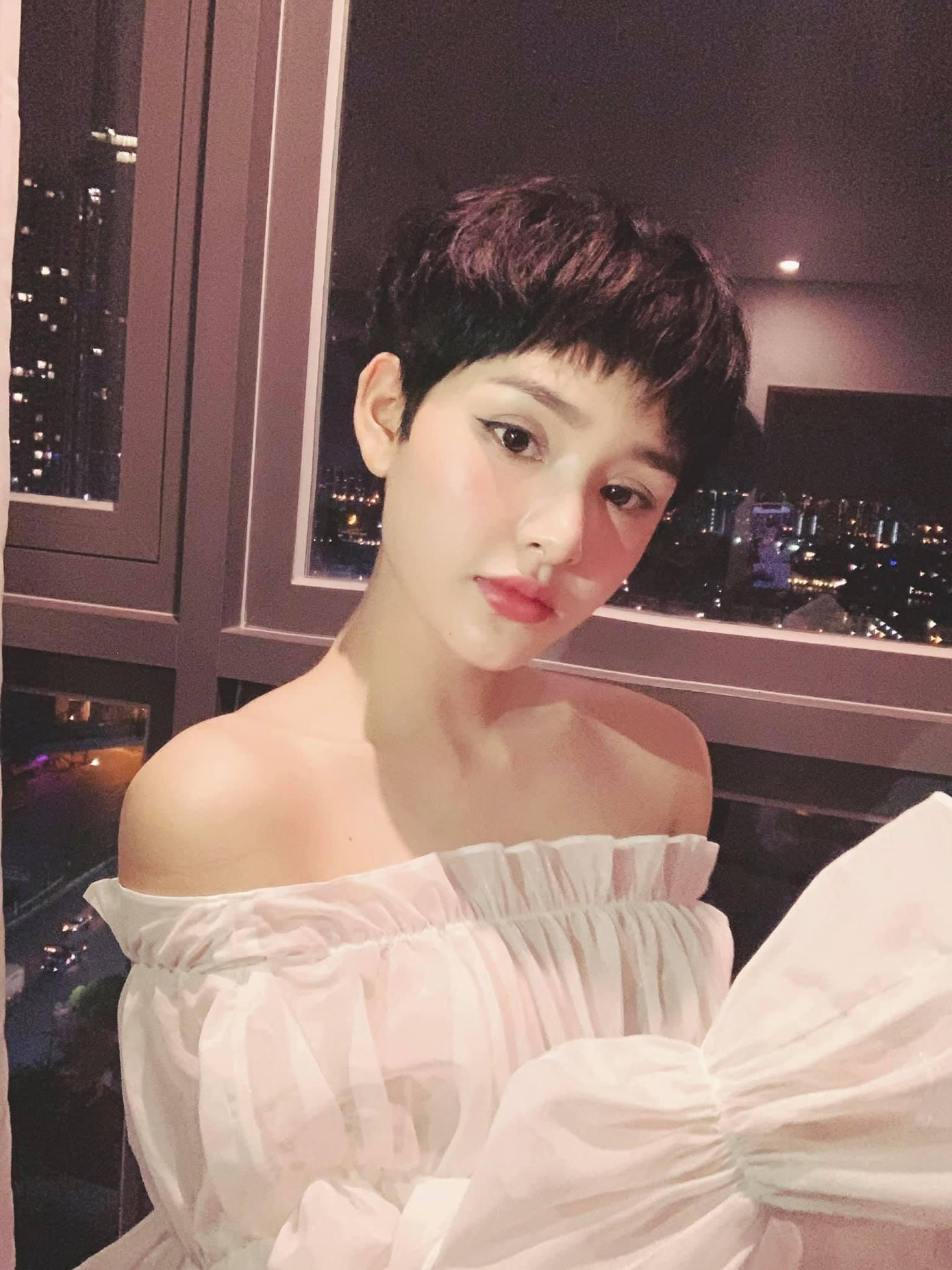 Hiền Hồ mong được mọi người thông cảm và bao dung.