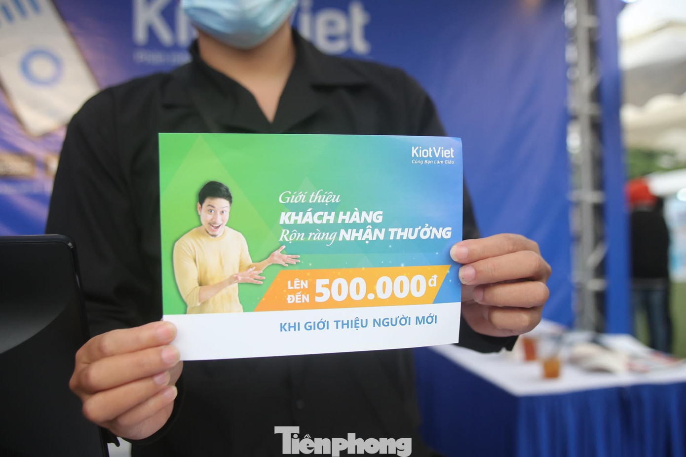Đặc biệt, tại Sóng Festival, KiotViet có chương trình tặng thưởng lên đến 500.000 đồng với các khách hàng đã liên kết với công ty giới thiệu người mới sử dụng.