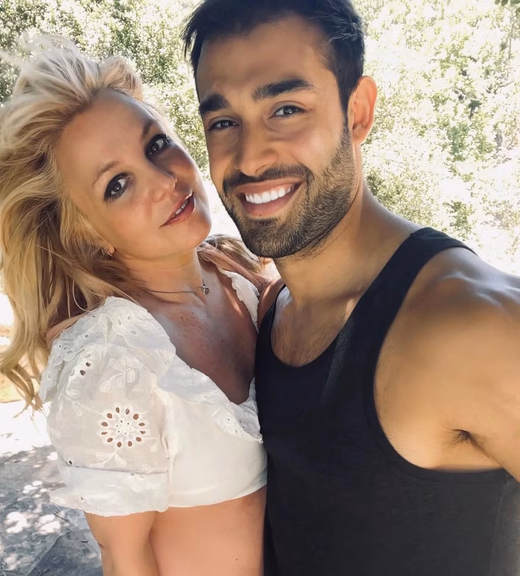 Britney và Sam đang trải qua niềm vui có con chung.