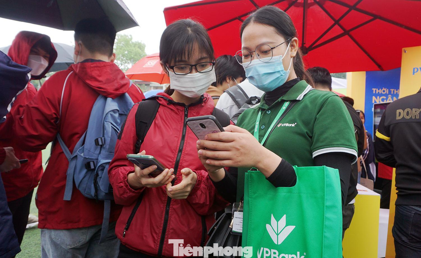 ... cũng như hướng dẫn cụ thể các thao tác tạo tài khoản trên điện thoại thông minh,