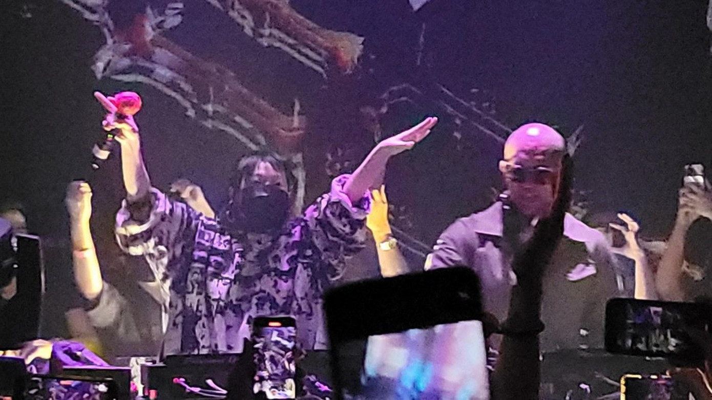 Từ Hy Đệ thay chị gái đến xem buổi biểu diễn của anh rể.