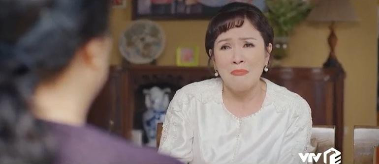 Bà Nhung khóc hết nước mắt xin nhận lại con (Ảnh: VTV)