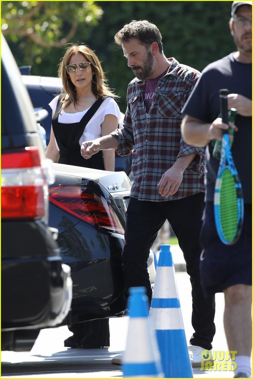 Theo Just Jared, đây là lần thứ hai cặp đôi lộ diện sau khi báo tin đính hôn hôm 8/4. Theo Just Jared, đây là lần thứ hai cặp đôi lộ diện sau khi báo tin đính hôn hôm 8/4.