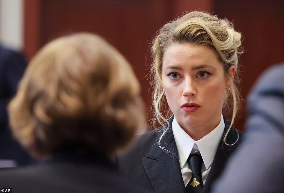 Baruch tố Amber Heard nói dối dù từng có mối quan hệ tốt đẹp với cô. Baruch tố Amber Heard nói dối dù từng có mối quan hệ tốt đẹp với cô.