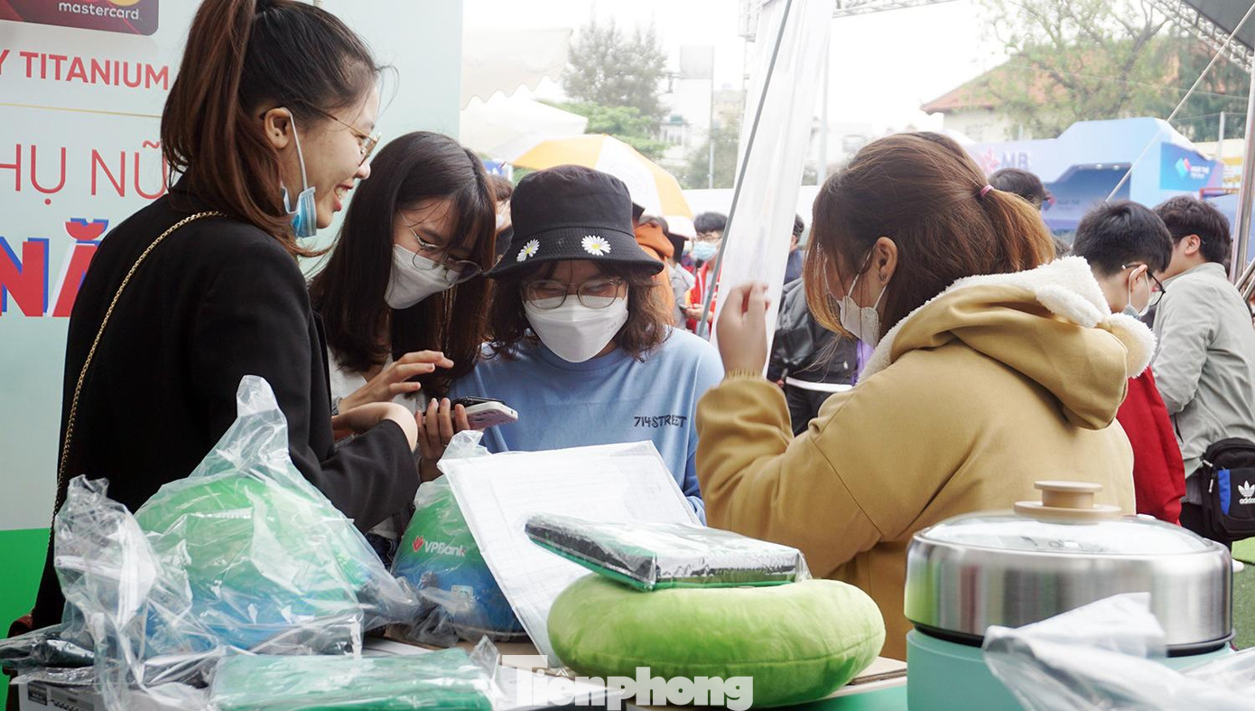 Ngoài ra, đối với những người yêu thích luyện tập, VP Bank tặng ngay voucher trải nghiệm tập luyện 5 sao trong 21 ngày.