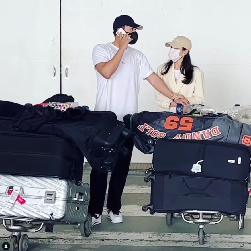 "Họ thật tử tế, thân thiện và đáng yêu", "Nhìn cách Hyun Bin kéo vợ về phía mình để tránh va quẹt với xe khiến trái tim tan chảy. Hy vọng tình yêu của họ sẽ là mãi mãi", "Trông họ thật ngọt ngào", "Cặp đôi này quá đáng yêu"...