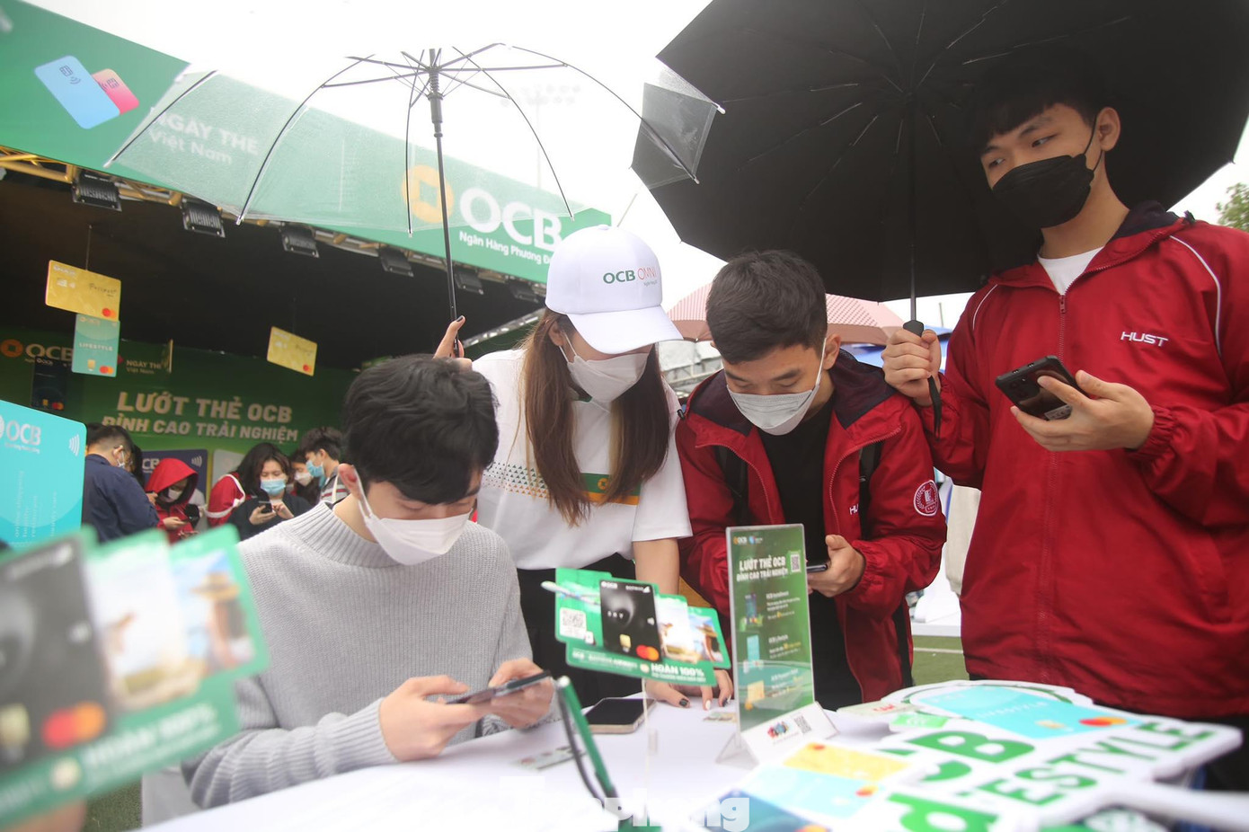 Đáng chú ý, khi mở thẻ OCB tại sự kiện Sóng Festival, các bạn sinh viên sẽ được tặng những quà thú vị.