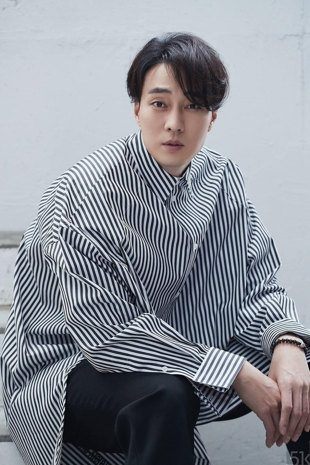 2. So Ji Sub xếp hạng 2 nhưng bị đàn em bỏ xa, với khối tài sản ròng 41 triệu USD. Cát xê mỗi tập phim của anh vào khoảng 67.100 USD.