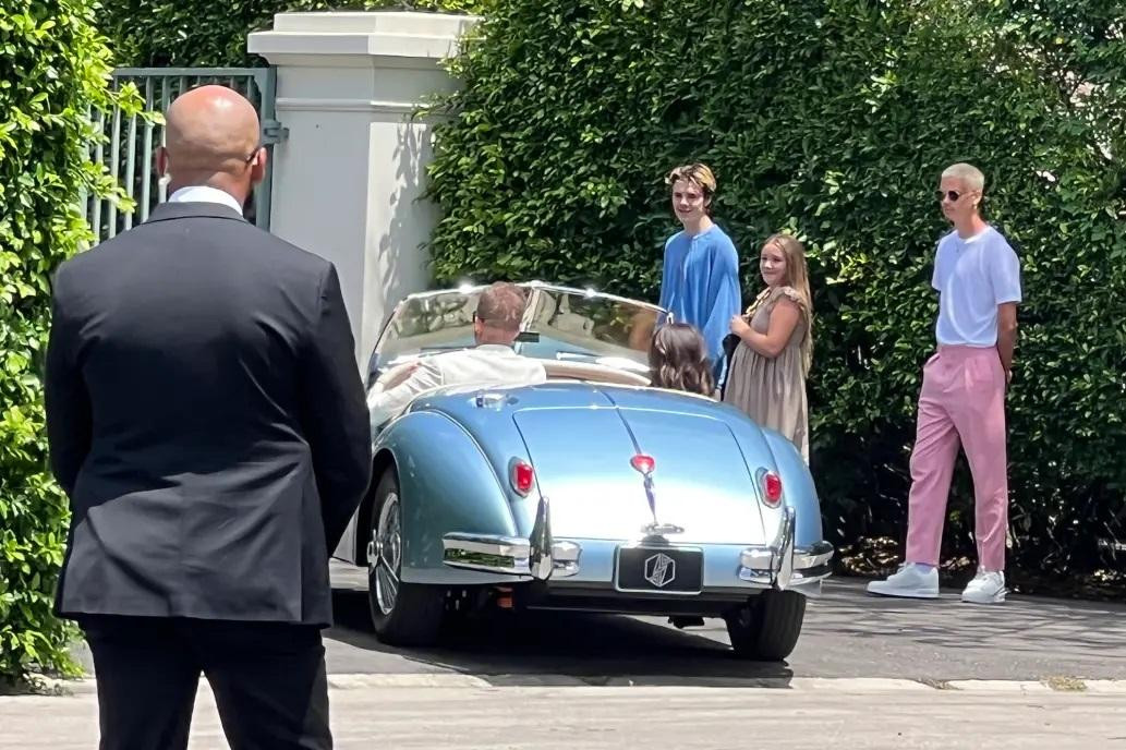 Những đứa trẻ khác nhà Beckham, gồm Romeo, Cruz và Harper Seven, cũng có mặt.