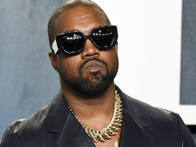 Kanye West đã giúp vợ cũ lấy laptop từ Ray J. Kanye West đã giúp vợ cũ lấy laptop từ Ray J.