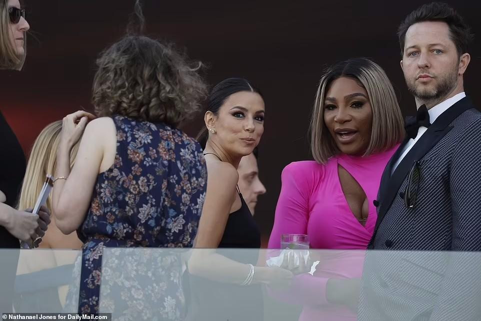 Minh tinh Eva Longoria và siêu sao quần vợt Serena Williams đã đến từ tối hôm trước để dự bữa tiệc tổng duyệt trước đám cưới.