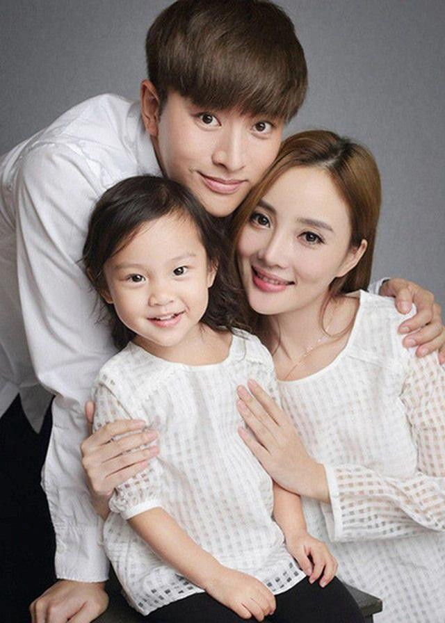 Cùng với gia đình tan vỡ, sự nghiệp của Giả Nãi Lượng cũng đi xuống.