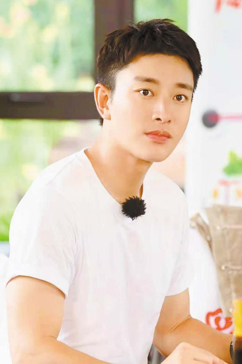 Giả Nãi Lượng đã xin lỗi sau sự cố "vạ miệng".