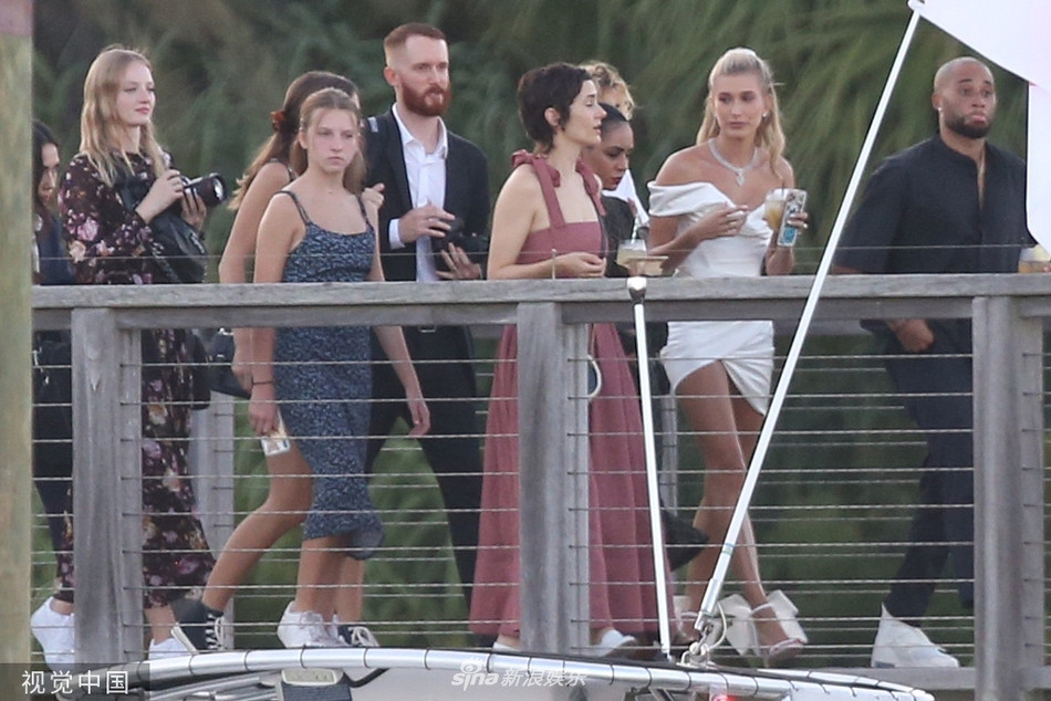 Những hình ảnh hiếm hoi tại đám cưới của Justin Bieber và siêu mẫu nội y ảnh 8