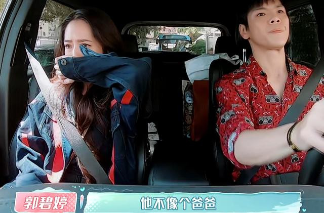 Con dâu mới của trùm showbiz Hong Kong khóc trên truyền hình vì chồng lạnh nhạt ảnh 4