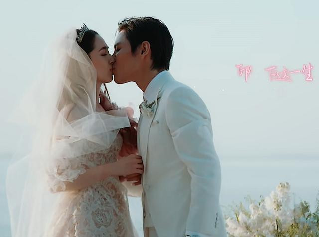 Con dâu mới của trùm showbiz Hong Kong khóc trên truyền hình vì chồng lạnh nhạt ảnh 1