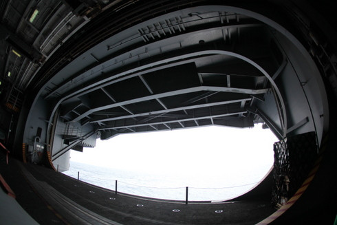 Cửa vào trung tâm bảo dưỡng, sửa chữa máy bay