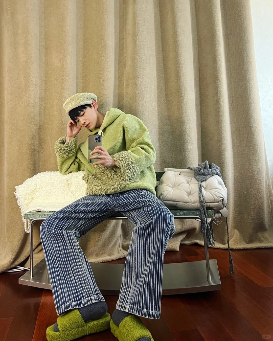 Nam chính Khó Dỗ Dành sáng lập GOODBAI - thương hiệu quần áo, phụ kiện riêng, style đường phố, năng động &quot;đắt khách&quot;, nổi tiếng tại Trung Quốc.