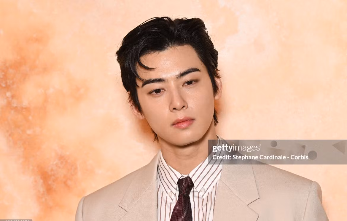 Loạt ảnh Getty Images của Cha Eun Woo tại Paris Fashion Week 2025 tiếp tục là đề tài gây sốt, củng cố vị thế "thiên tài gương mặt" của anh.