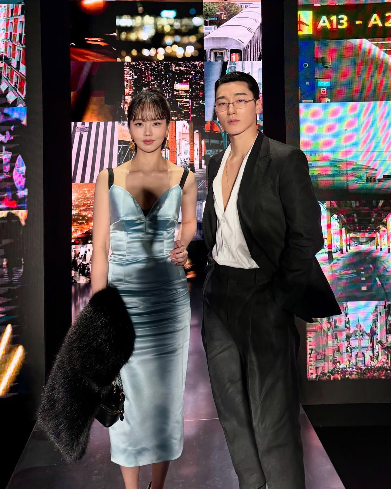 Hai đại diện đến từ Hàn Quốc Kim So Hyun và Choi San ATEEZ chung khung hình.