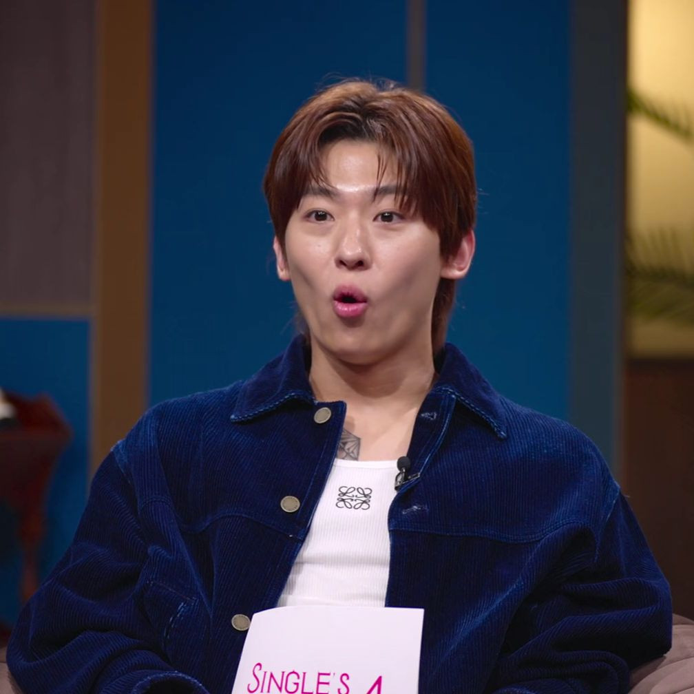 Dàn bình luận viên "xịt keo cứng ngắc" trước diễn biến bất ngờ giữa Si An và Jun Seo. Dàn bình luận viên "xịt keo cứng ngắc" trước diễn biến bất ngờ giữa Si An và Jun Seo.