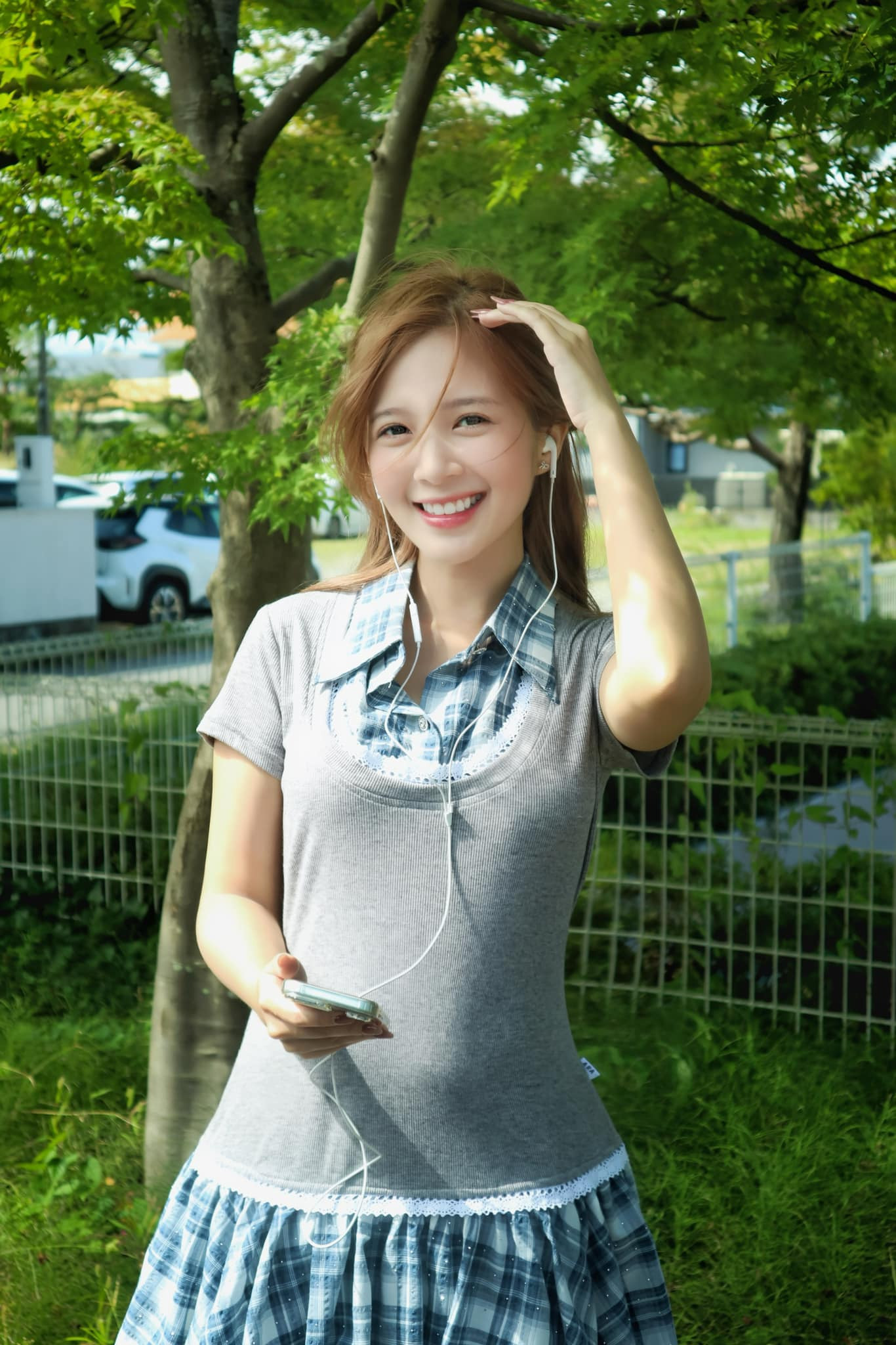 Có chiều cao khiêm tốn chỉ khoảng 1m53, Ngọc Huyền thường lựa chọn những thiết kế chiết eo, cạp cao hoặc dáng ngắn.