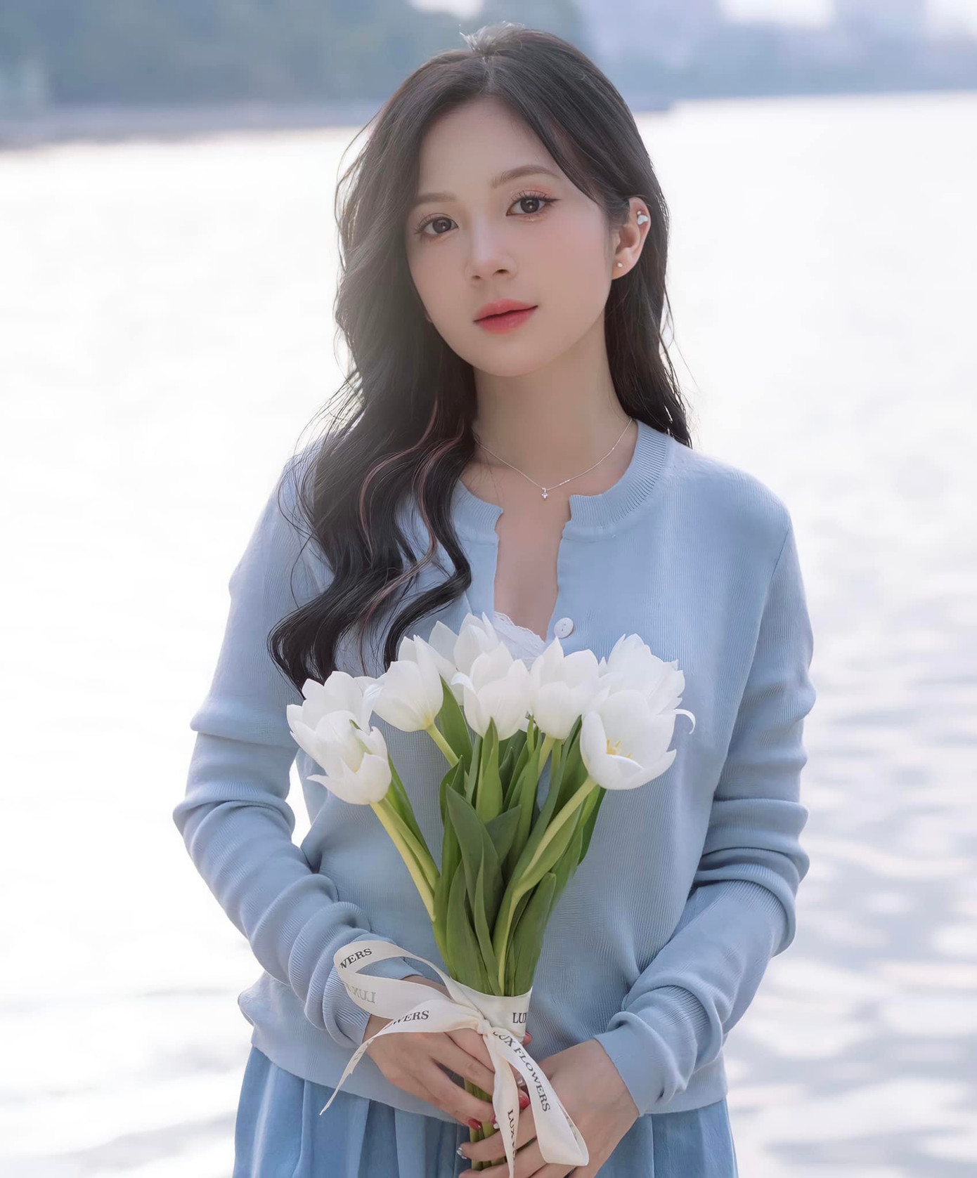 Ngọc Huyền từng được biết đến với danh xưng &quot;hotgirl sư phạm&quot; hay &quot;hotgirl đồng phục&quot;, là mẫu ảnh được yêu thích tại Hà Nội trước khi bén duyên diễn xuất.