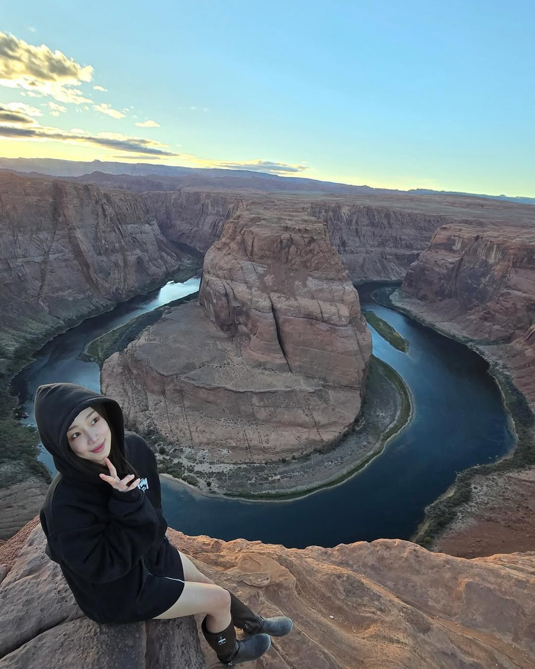 Chuyến nghỉ dưỡng tới Mỹ hồi cuối năm 2024 là lần đầu Lee Si An diện trang phục của thương hiệu Stussy. Chuyến nghỉ dưỡng tới Mỹ hồi cuối năm 2024 là lần đầu Lee Si An diện trang phục của thương hiệu Stussy.