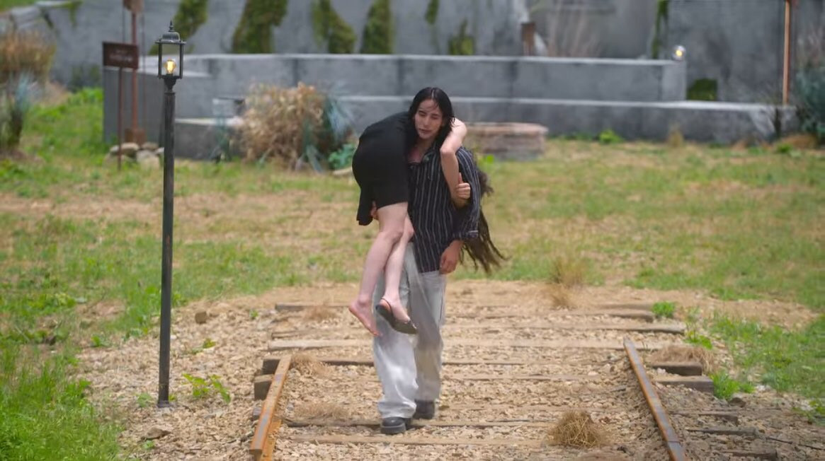 Yuk Jun Seo có hành động táo bạo, vác Si An ra về sau khi ghép đôi tại Địa Ngục Độc Thân 4.