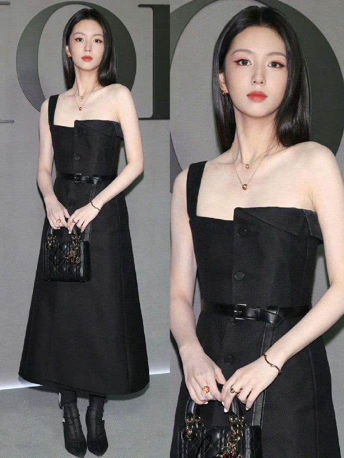 Châu Dã khoe sắc vóc mảnh mai trong thiết kế bất đối xứng của nhà mốt Pháp. Vẻ ngoài của nữ đại sứ được cho là thiếu đột phá khi lựa chọn kiểu tóc thẳng suôn dài đến sự kiện thay vì mái tóc ngắn cá tính như trong bộ ảnh trước thềm show diễn. Châu Dã khoe sắc vóc mảnh mai trong thiết kế bất đối xứng của nhà mốt Pháp. Vẻ ngoài của nữ đại sứ được cho là thiếu đột phá khi lựa chọn kiểu tóc thẳng suôn dài đến sự kiện thay vì mái tóc ngắn cá tính như trong bộ ảnh trước thềm show diễn.