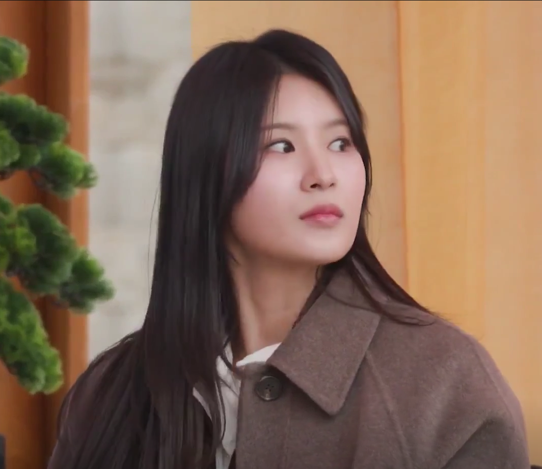 Chỉ vài khung hình lướt qua trong preview tập 6, khán giả trầm trồ với diện mạo cuốn hút của catfish nữ. Cô có đường nét gương mặt gợi nhớ tới Sana (TWICE). Chỉ vài khung hình lướt qua trong preview tập 6, khán giả trầm trồ với diện mạo cuốn hút của catfish nữ. Cô có đường nét gương mặt gợi nhớ tới Sana (TWICE).