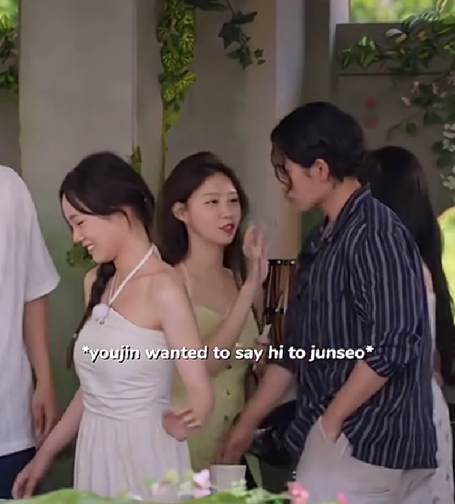 Ở hai tập phát sóng mới nhất, Jun Seo hoàn toàn ngó lơ You Jin, ngay cả khi cô chủ động chào hỏi anh. Ở hai tập phát sóng mới nhất, Jun Seo hoàn toàn ngó lơ You Jin, ngay cả khi cô chủ động chào hỏi anh.