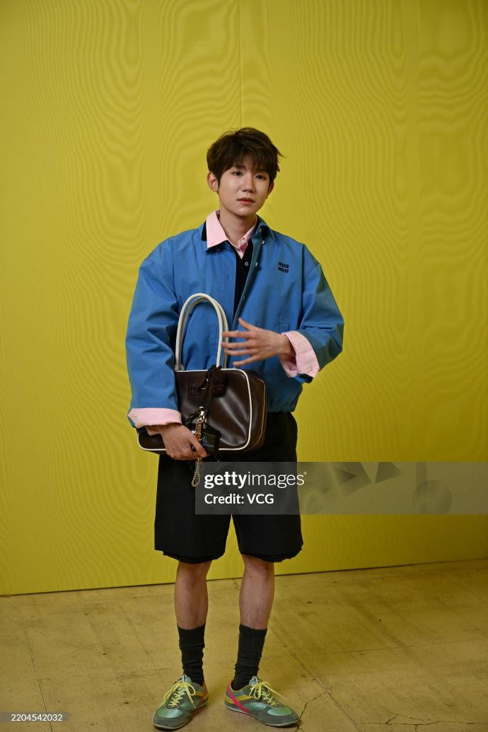 Vương Nguyên TF Boys được mời dự sự kiện ra mắt BST Thu Đông 2025 của thương hiệu Miu Miu.