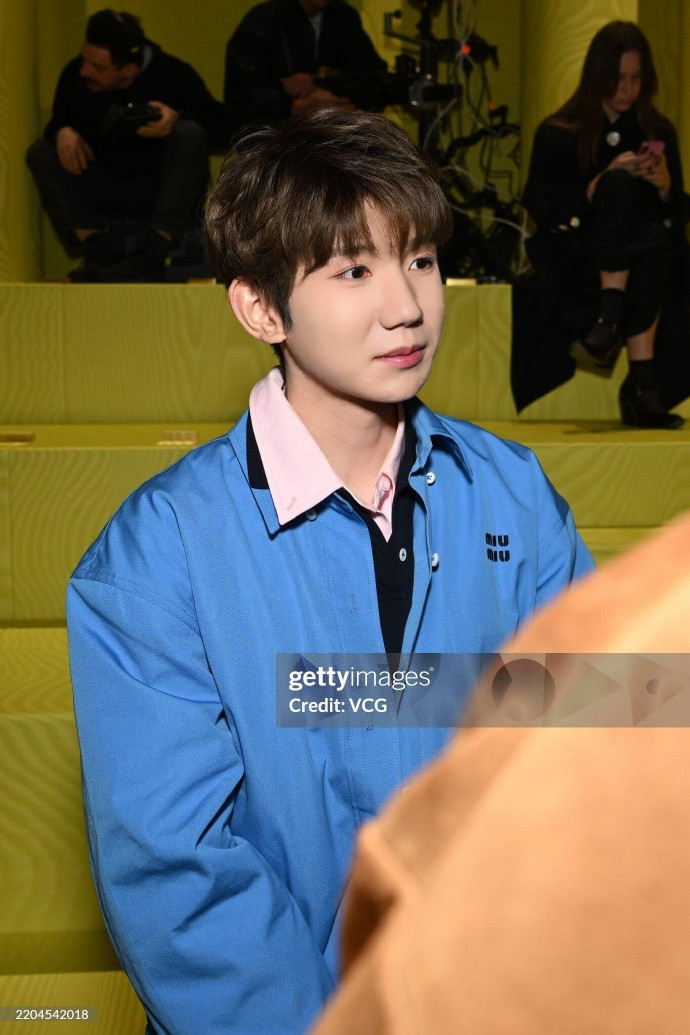 Vương Nguyên TF Boys được mời dự sự kiện ra mắt BST Thu Đông 2025 của thương hiệu Miu Miu.