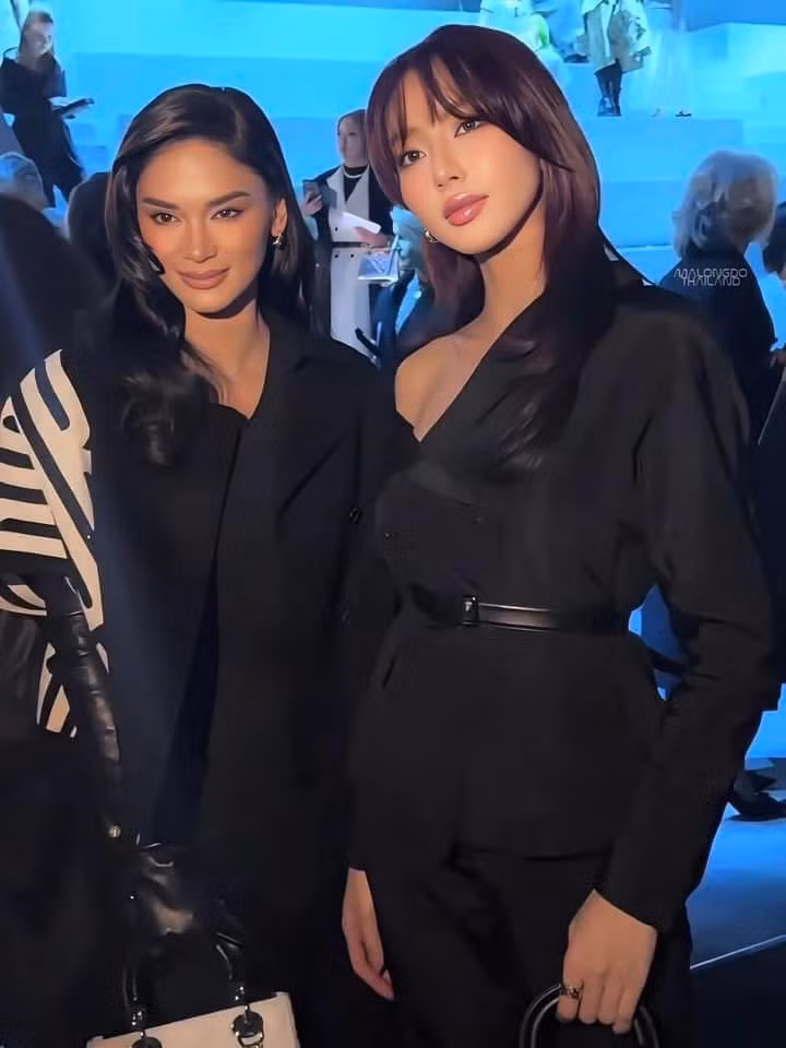Miss Grand International 2021 đọ sắc cùng Miss Universe 2015 Pia Wurtzbach, Mingyu SEVENTEEN, tương tác với bộ đôi Ling Orm tại sự kiện. Miss Grand International 2021 đọ sắc cùng Miss Universe 2015 Pia Wurtzbach, Mingyu SEVENTEEN, tương tác với bộ đôi Ling Orm tại sự kiện.
